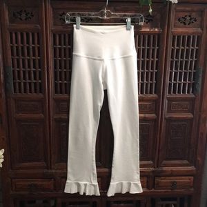 Beyond Yoga White Cotton Pant with Ruffle Hem XS